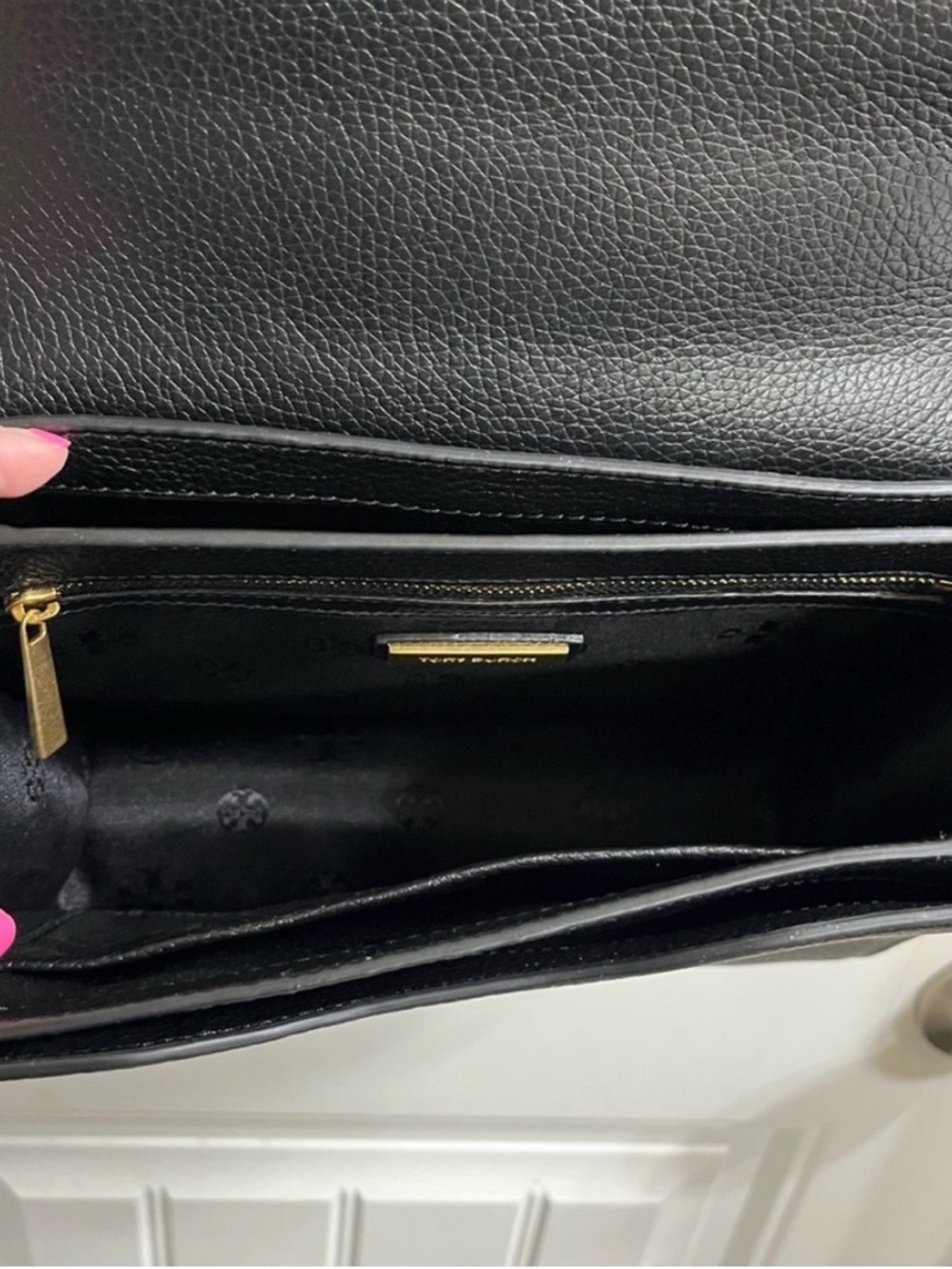 Tory Burch Black Leather Chain Shoulder Bag with Gold Logo - Picture 6 of 6